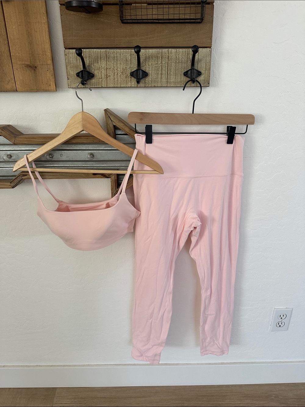 LuLuLemon Women's Seamless Crop Bralette and High-Waist Legging Set - Light Pink